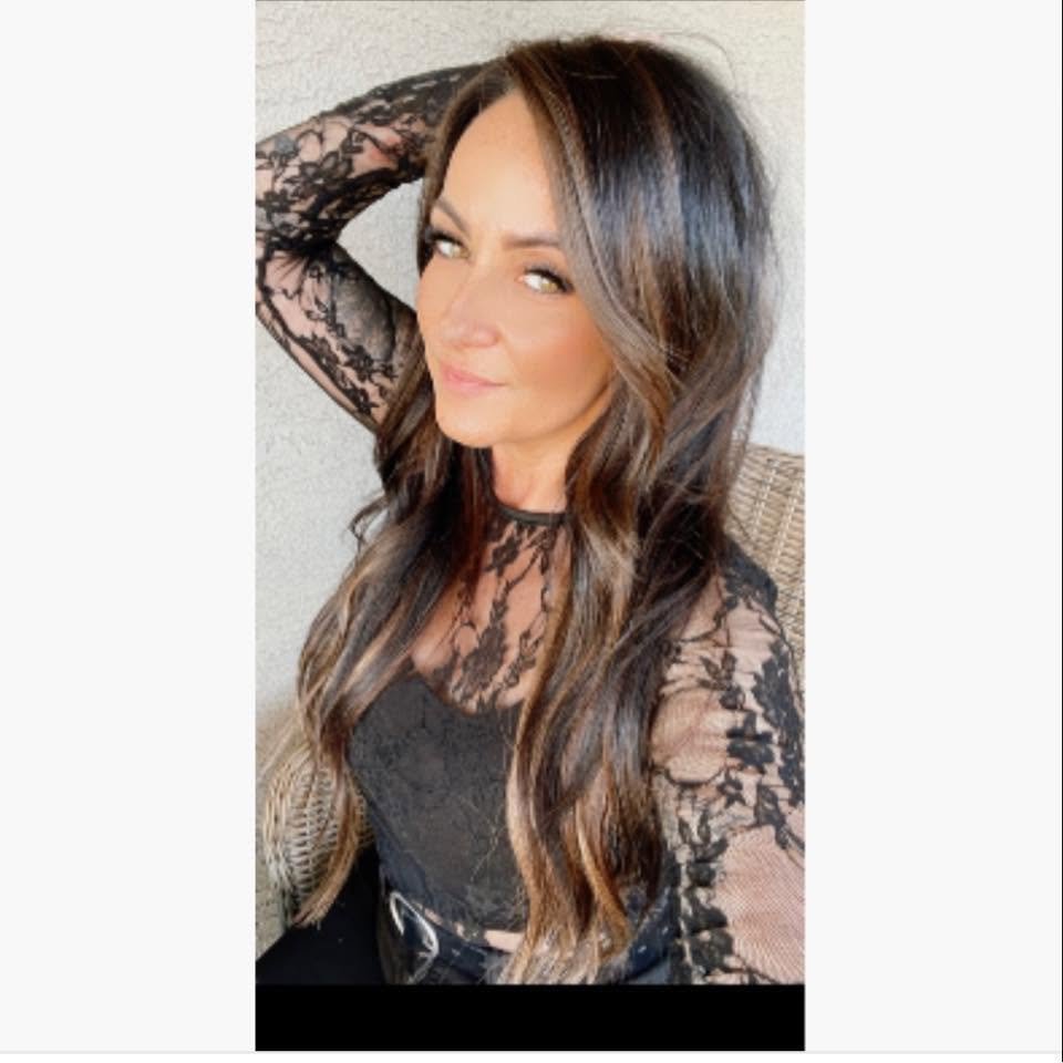 Rachael Miller of RayRay’s Color Bar